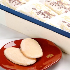 金沢銘菓 「柴舟」 箱入り（16枚入)/生姜と砂糖を煎餅に塗った上品な甘さが人気の加賀百万石の代表菓子
